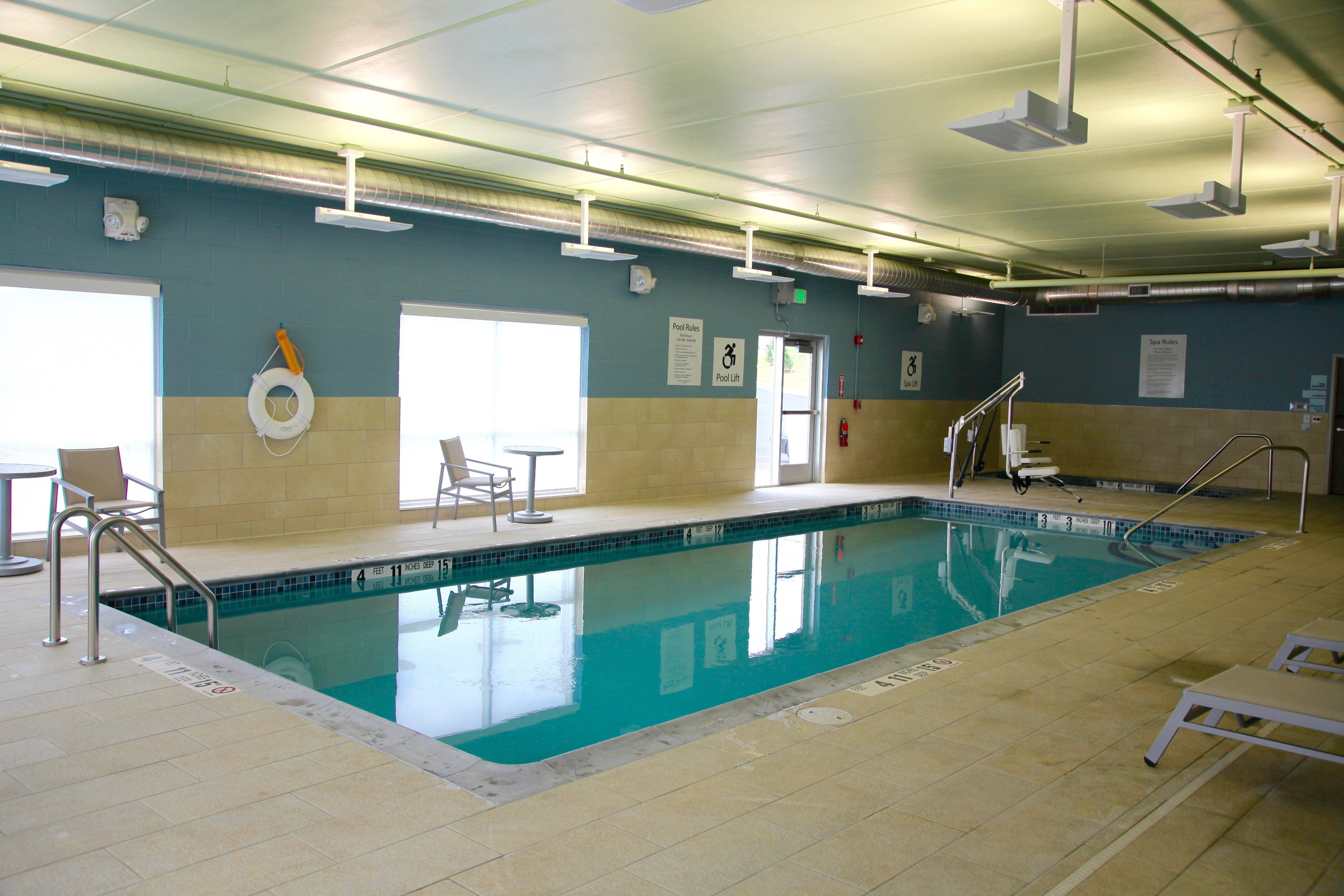 Holiday Inn Express & Suites Oswego By Ihg Exterior photo