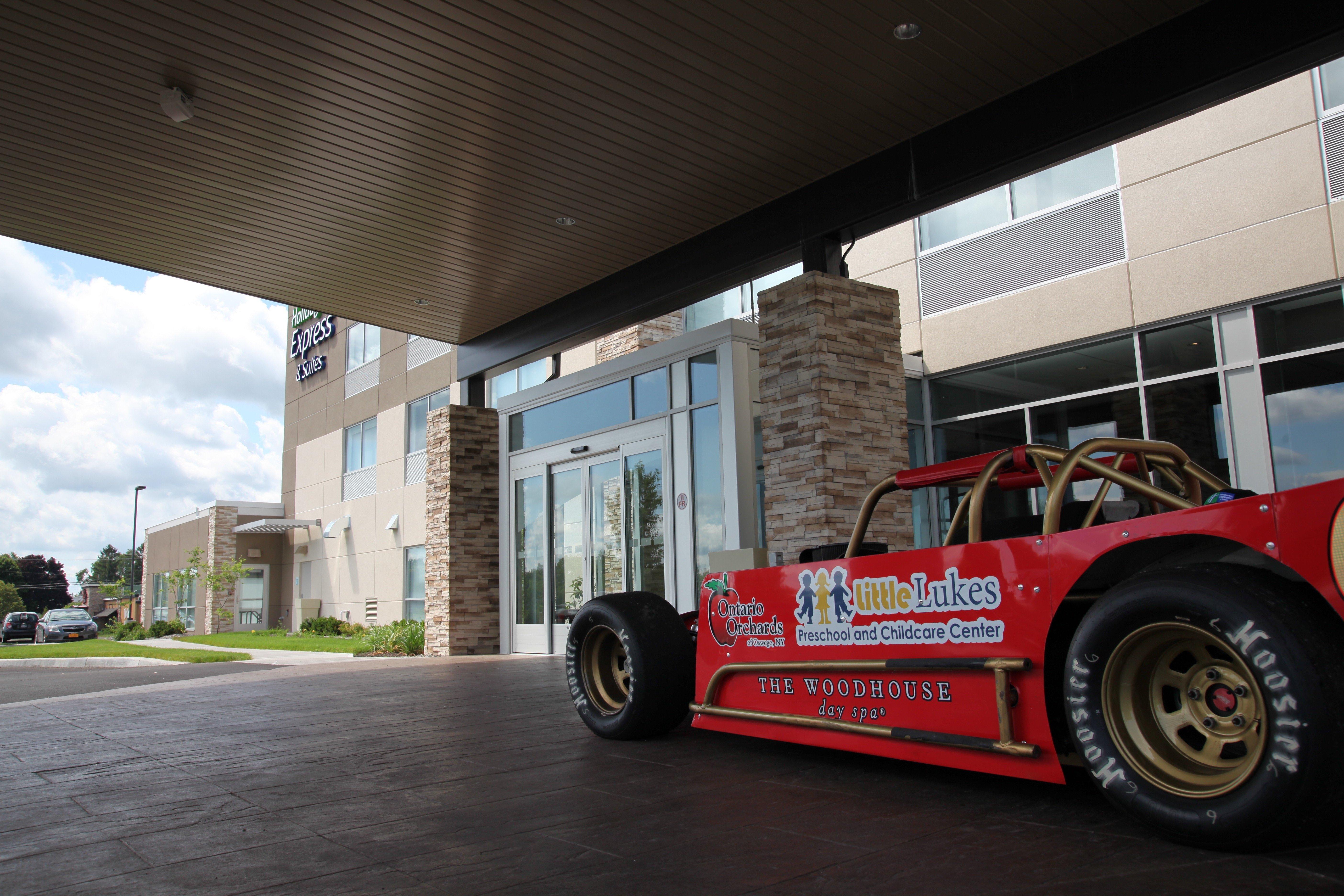 Holiday Inn Express & Suites Oswego By Ihg Exterior photo