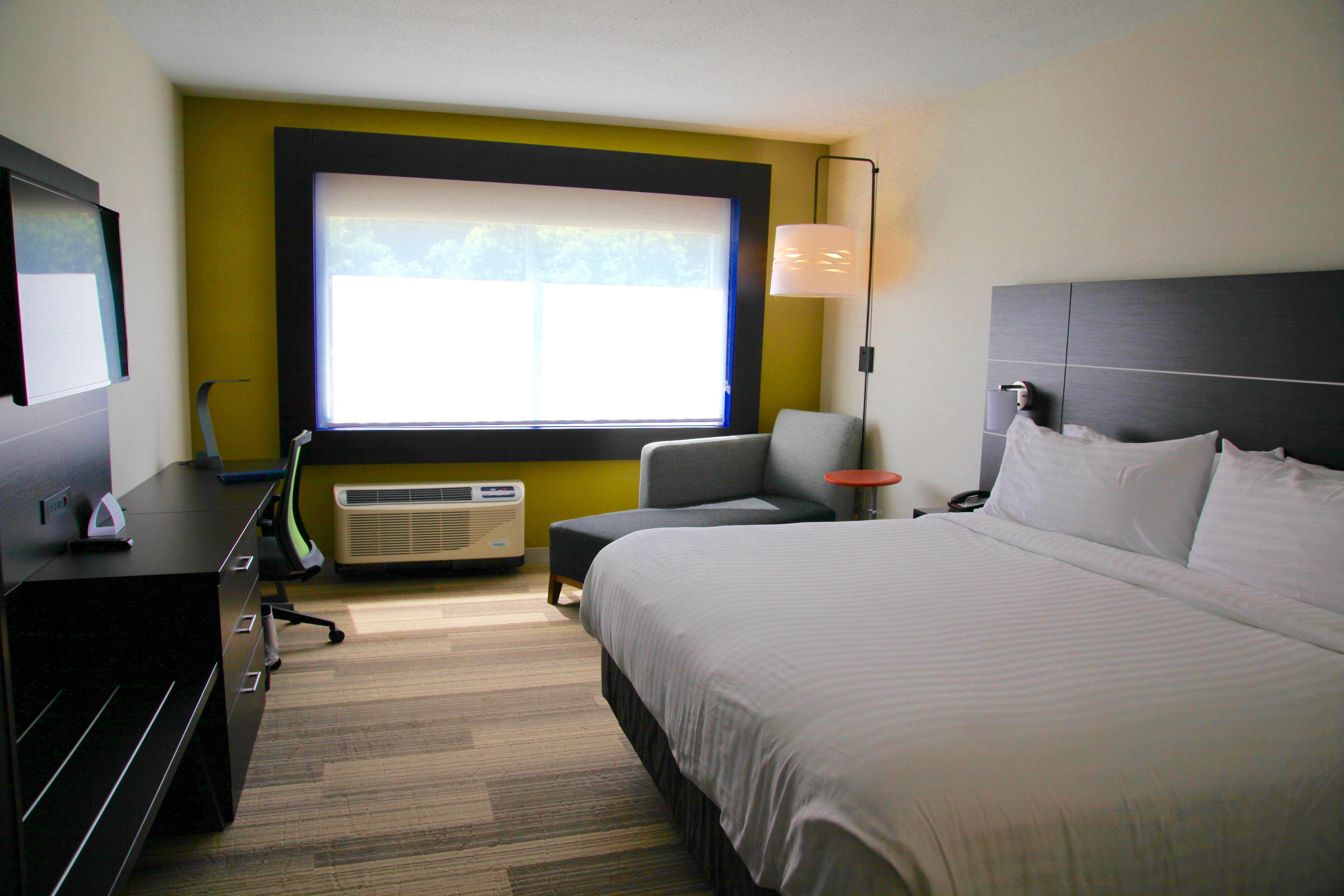 Holiday Inn Express & Suites Oswego By Ihg Exterior photo